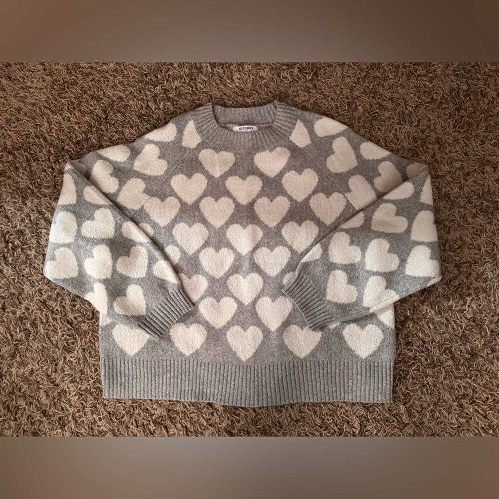 Old Navy Gray Sweater with Cream Heart Pattern. Perfect for Valentine’s Day